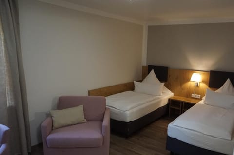 Bed, Photo of the whole room, Seating area