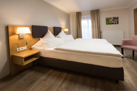 Landgasthof Vogelsang OHG Bed and Breakfast in Ingolstadt