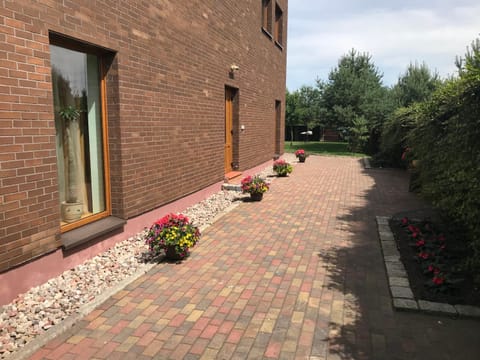 Property building, Facade/entrance, Garden