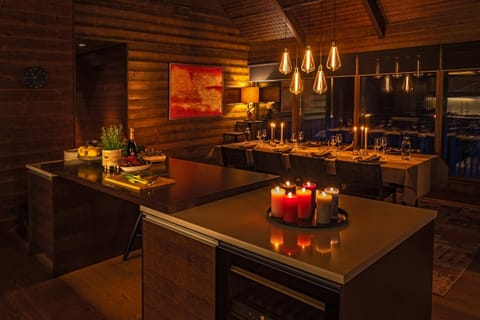 Kitchen or kitchenette, Food and drinks, Dining area, Food