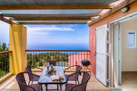 Natural landscape, View (from property/room), Balcony/Terrace, Dining area, Sea view