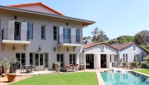Maison H Guest House Bed and Breakfast in Umhlanga