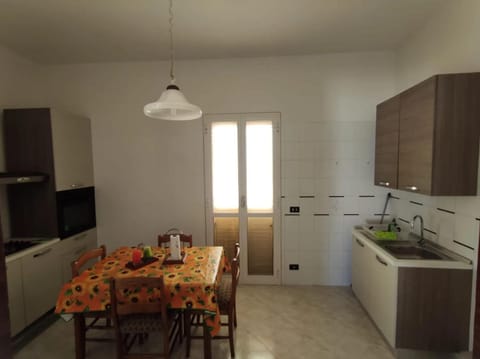 3 bedrooms apartement with garden and wifi at Fasano 8 km away from the beach Apartment in Fasano
