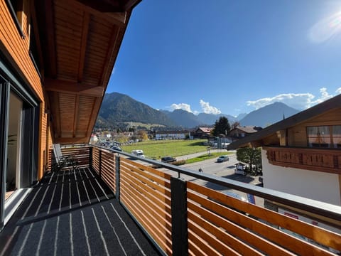 Balcony/Terrace, Mountain view