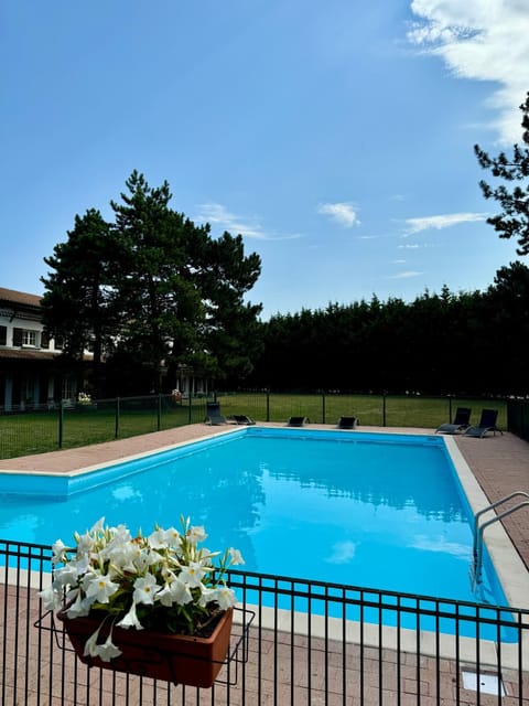 LOGIS Hôtel & Restaurant - LENSOTEL Hotel in Lens