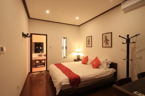 Photo of the whole room, Decorative detail