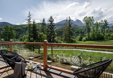 Balcony/Terrace, Mountain view