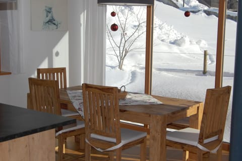 Kitchen or kitchenette, Seating area, Dining area