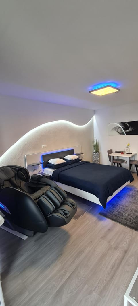 Studio-Apartment VAL - Luxury massage chair - Private SPA- Jacuzzi, Infrared Sauna, , Parking with video surveillance, Entry with PIN 0 - 24h, FREE CANCELLATION UNTIL 2 PM ON THE LAST DAY OF CHECK IN Eigentumswohnung in Slavonski Brod