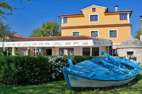 Rooms with free parking Bed and Breakfast in Pula