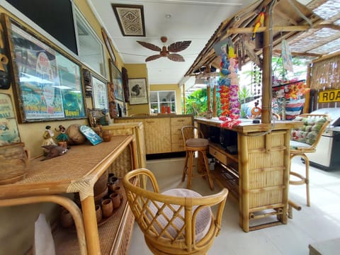 Hawaiian Escape on the Sunshine Coast, pet friendly House in Maroochydore