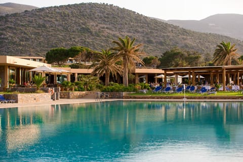 View (from property/room), Mountain view, Swimming pool