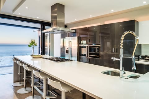 Kitchen or kitchenette, Sea view, oven, stove