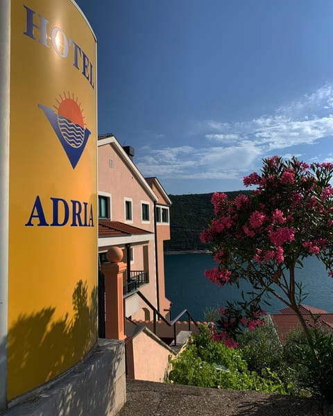 Property building, Facade/entrance, Decorative detail, Sea view