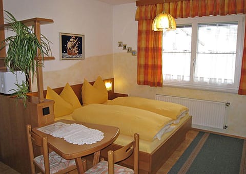 Day, Photo of the whole room