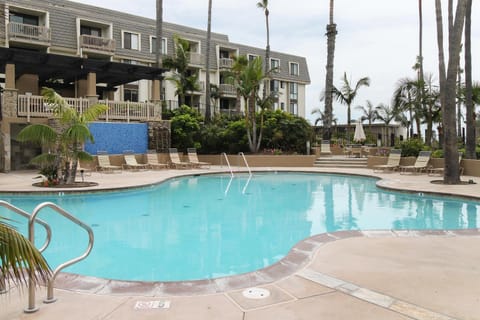 North Coast Village Retreat B111 Gated condo w/ pool, hot tub, gym, putting green, walk to beach House in Oceanside