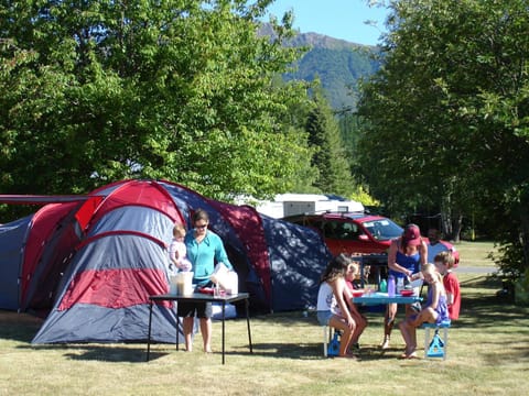 Alpine Holiday Apartments & Campground Camping /
Complejo de autocaravanas in Hanmer Springs