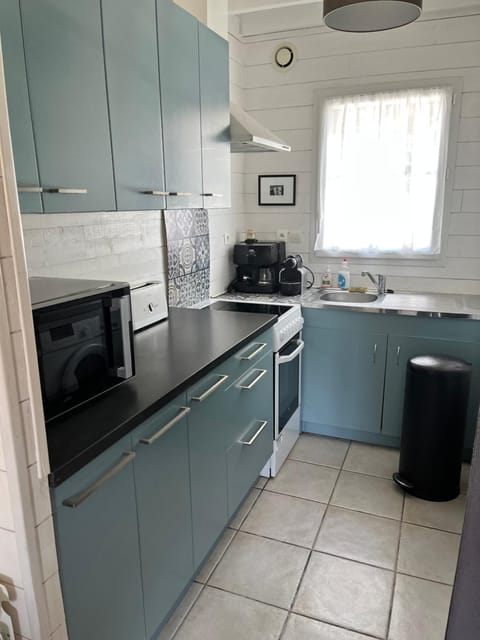 Kitchen or kitchenette, dishwasher, minibar, pet friendly, stove, toaster