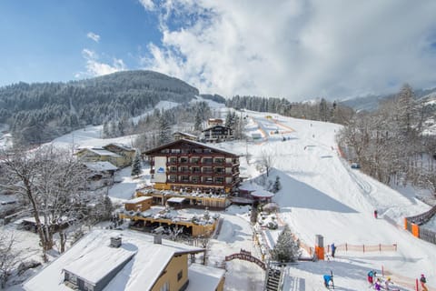 ALPIN- Das Sporthotel - SKI IN SKI OUT cityXpress, SUMMERCARD INCLUDED Hôtel in Zell am See