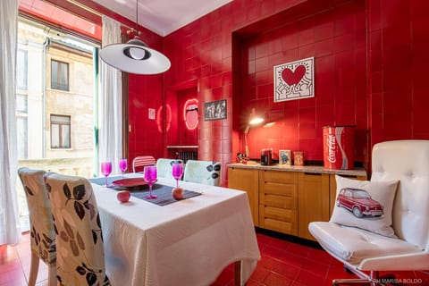 Billie's Flat RED - art & design apt in Verona historic centre Condominio in Verona