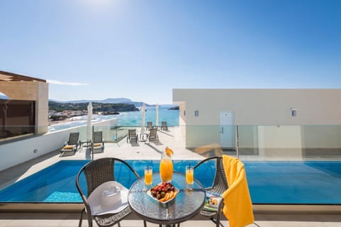 Balcony/Terrace, City view, Pool view, Sea view