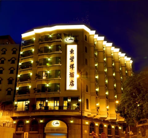 Property building, Facade/entrance, Night