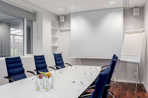 Meeting/conference room