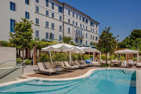 Pool view, Swimming pool, sunbed