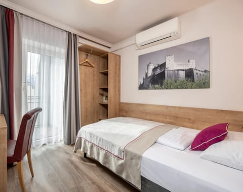 Bed, Photo of the whole room, Bedroom, air conditioner