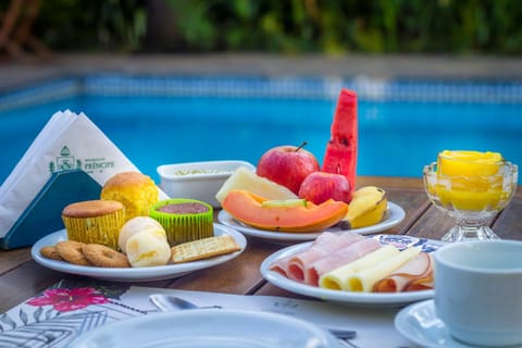 Food and drinks, Swimming pool, Breakfast