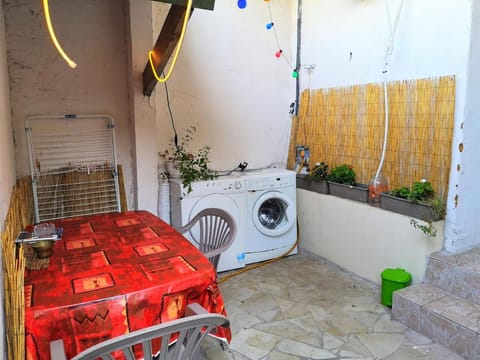 Patio, Dining area