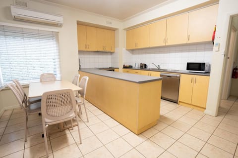 Kitchen or kitchenette, Dining area, oven, pet friendly, stove, toaster