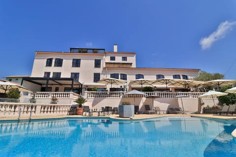 Hotel & Restaurant Perla Riviera Hotel in Cagnes-sur-Mer