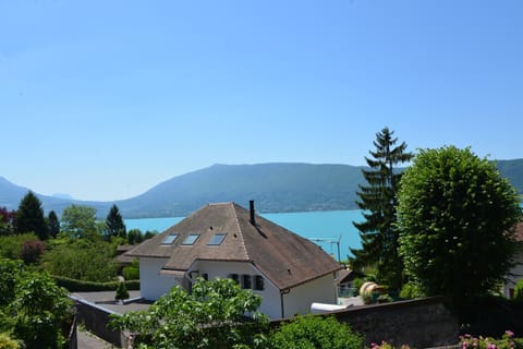 La Villanelle - Magnifique vue sur le lac, 5 minutes à pied de la plage Haus in Menthon-Saint-Bernard