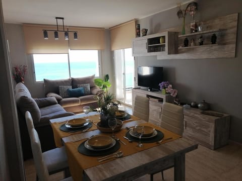 Communal lounge/ TV room, Living room, Sea view