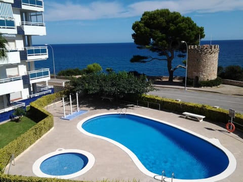 Facade/entrance, Sea view