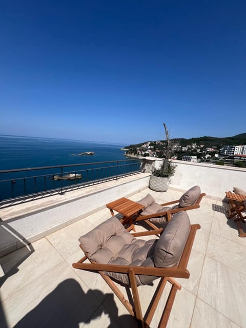 Patio, Natural landscape, Balcony/Terrace, Seating area, Sea view