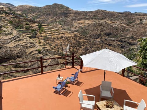 View (from property/room), Balcony/Terrace, Mountain view