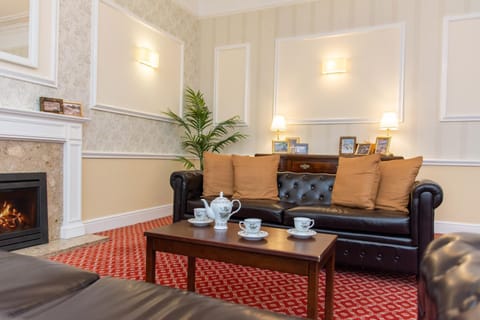 TLH Toorak Hotel - TLH Leisure, Entertainment and Spa Resort Hotel in Torquay