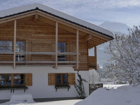 Facade/entrance, Winter