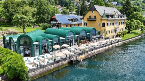Property building, Restaurant/places to eat, Breakfast