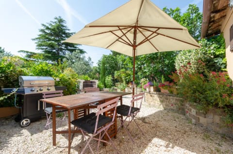 Patio, BBQ facilities