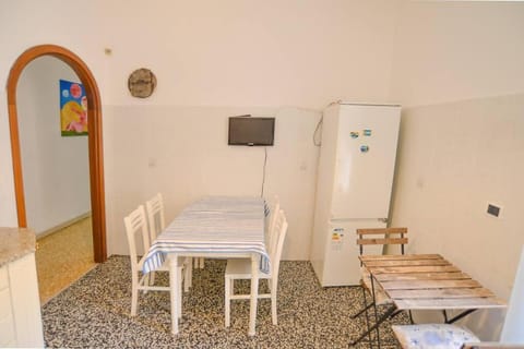LArte al Mare Vicino Spiaggia con AC e WiFi Appartamento in Savona