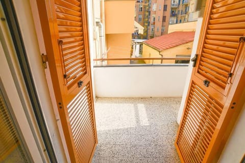 LArte al Mare Vicino Spiaggia con AC e WiFi Appartement in Savona