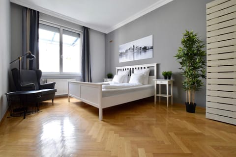 Luxury Apartment by Hi5 - Lovag Suites Condo in Budapest