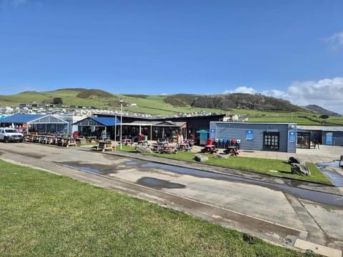 Seaview caravans House in Tirymynach