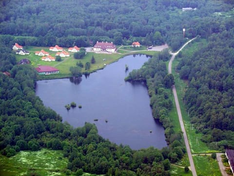 Bird's eye view, Area and facilities