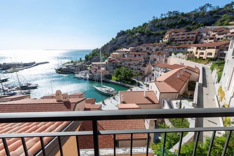 Day, Natural landscape, Balcony/Terrace, Sea view