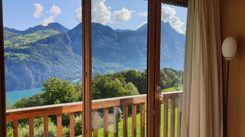 Day, View (from property/room), Lake view, Mountain view