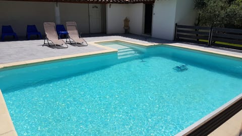 Charmante maison climatisée Vedene - Avignon avec piscine Villa in Vedène